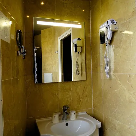Hotel Hipotel Belgrand Edith Piaf 3*