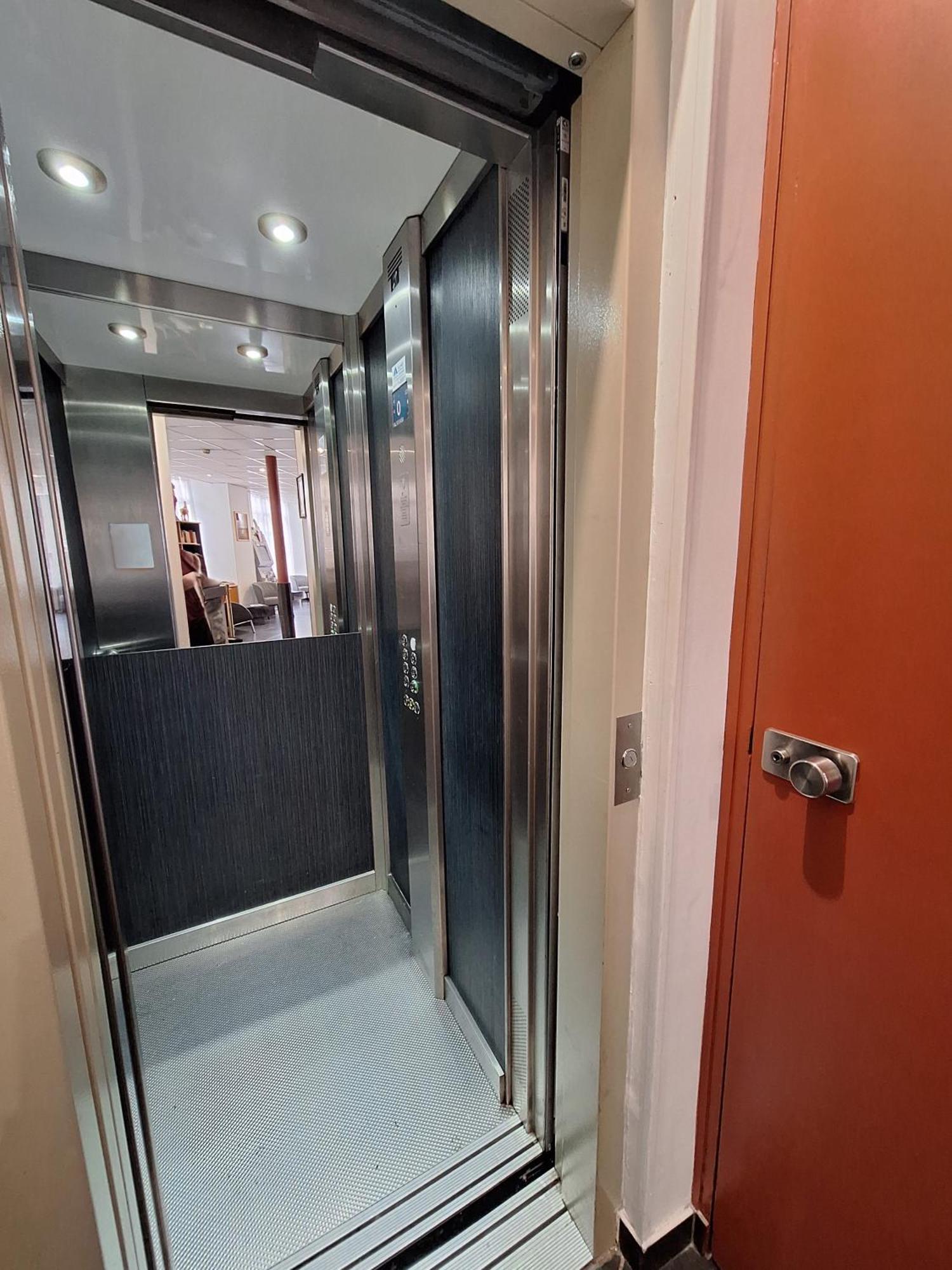 Hipotel Belgrand Edith Piaf 3* Paris