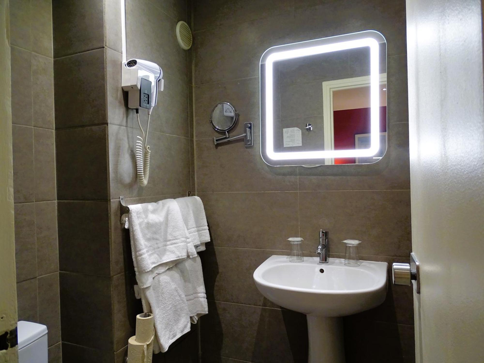 Hipotel Belgrand Edith Piaf 3*