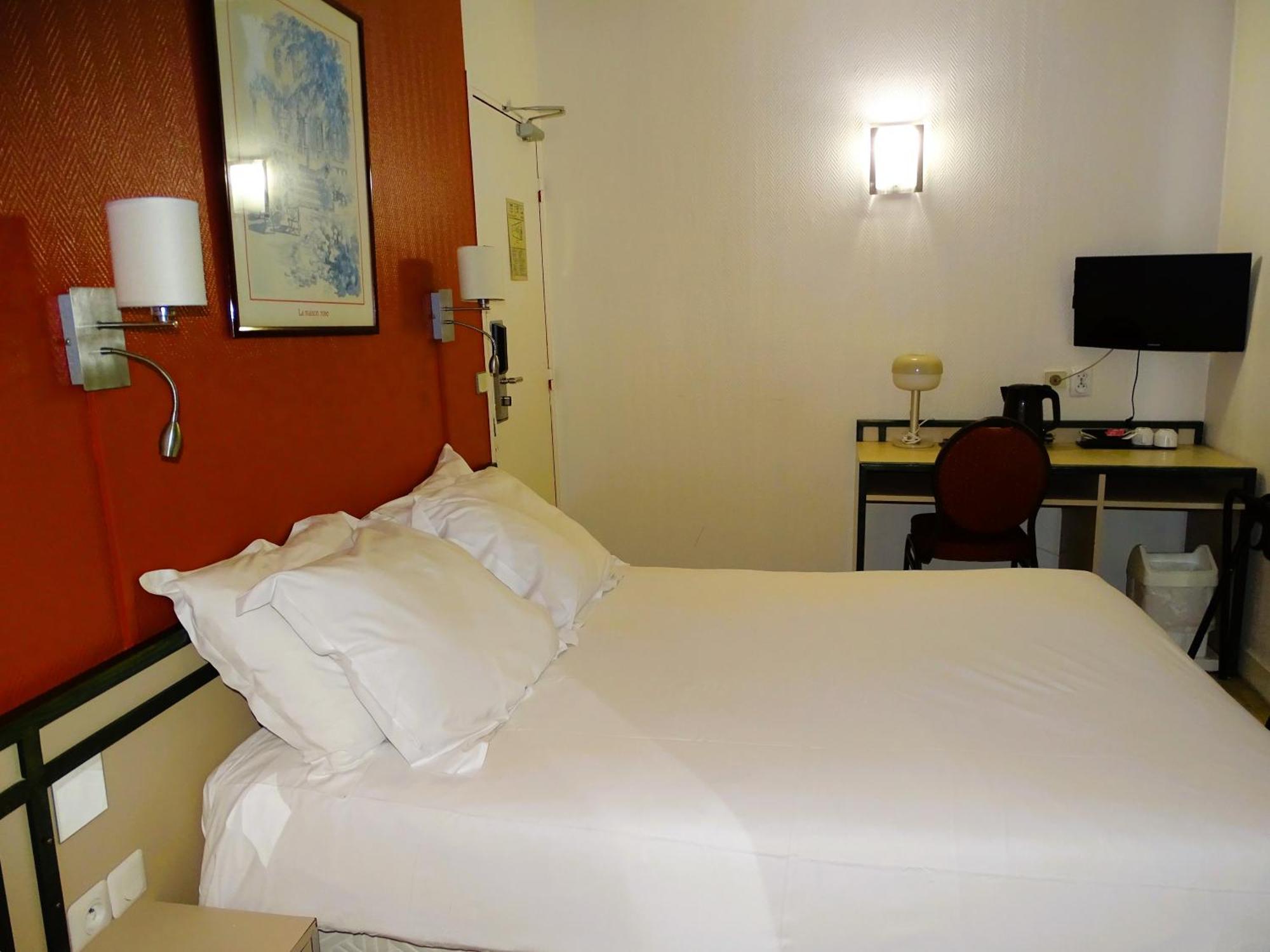 Hipotel Belgrand Edith Piaf 3* Paris