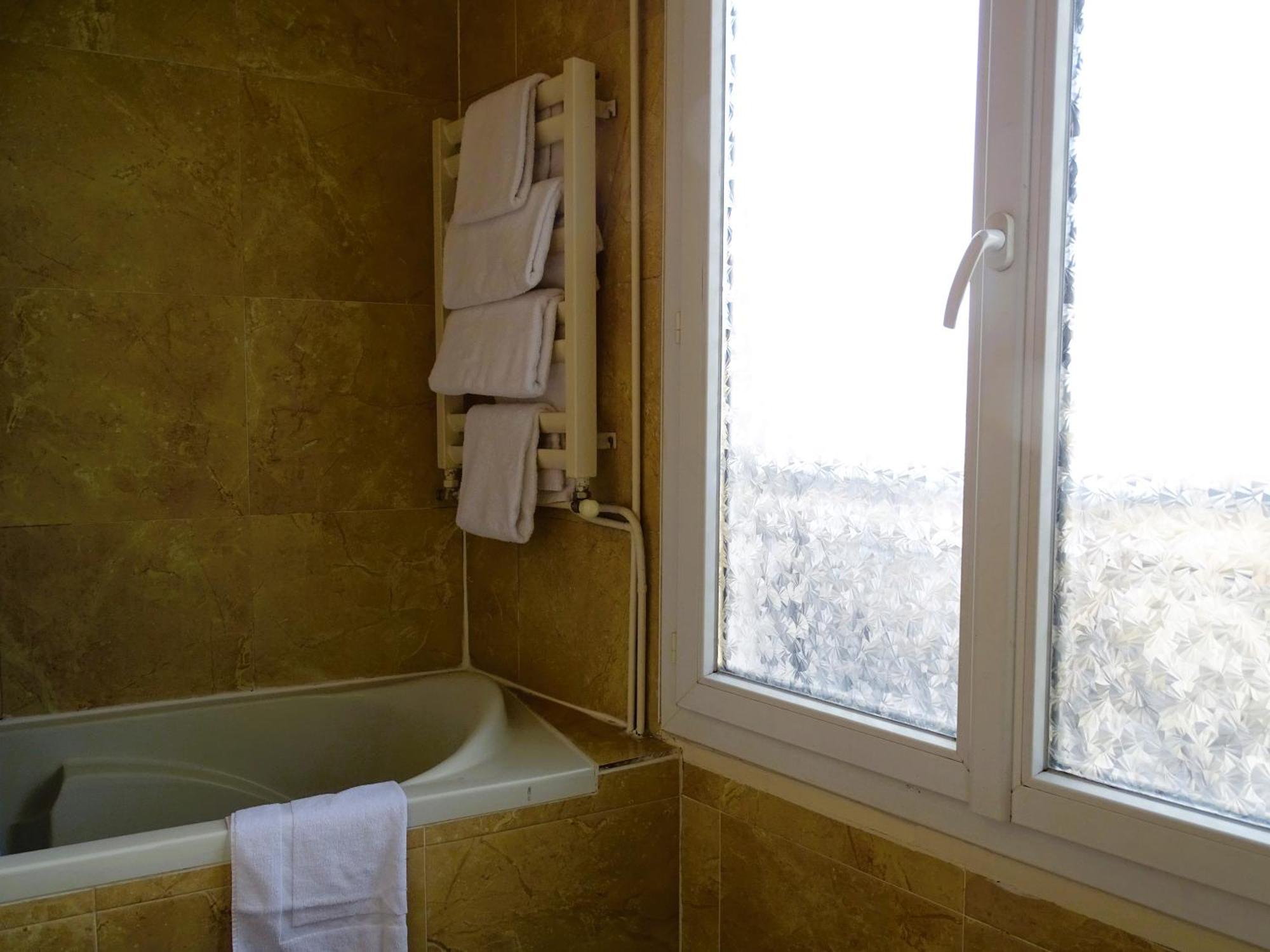 Hipotel Belgrand Edith Piaf 3*